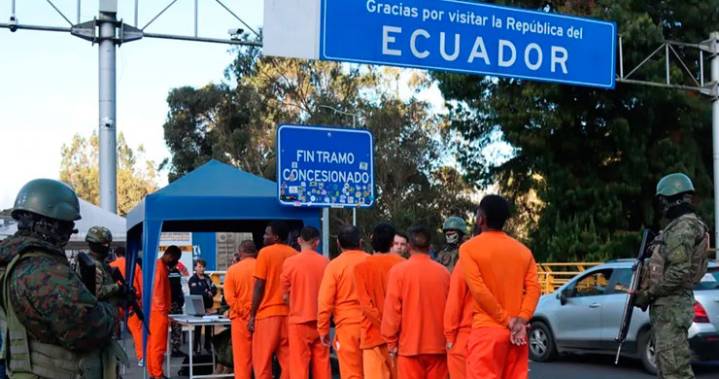 Las cancilleres de Ecuador y Colombia hablan sobre las deportación de presos