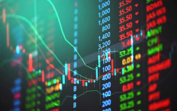 Peso mexicano se deprecia tras tres sesiones de ganancias; Bolsa retrocede desde máximo histórico