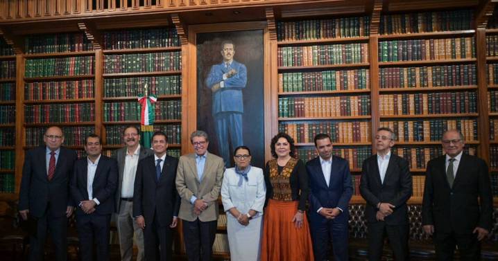 Rosa Icela Rodríguez se reúne con líderes parlamentarios morenistas y opositores