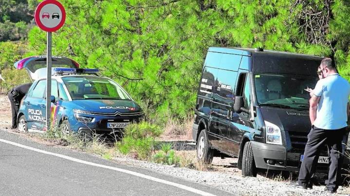 Hallan el cadáver de una mujer que ha sido atropellada tirado en una cuneta