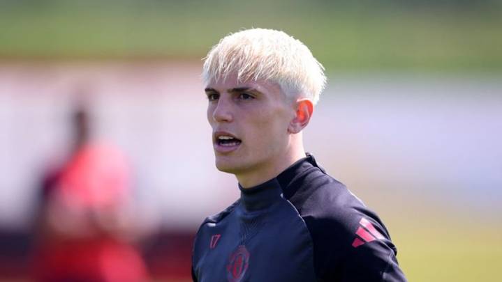 Man United agree to sell Garnacho to Chelsea for 40 million pounds