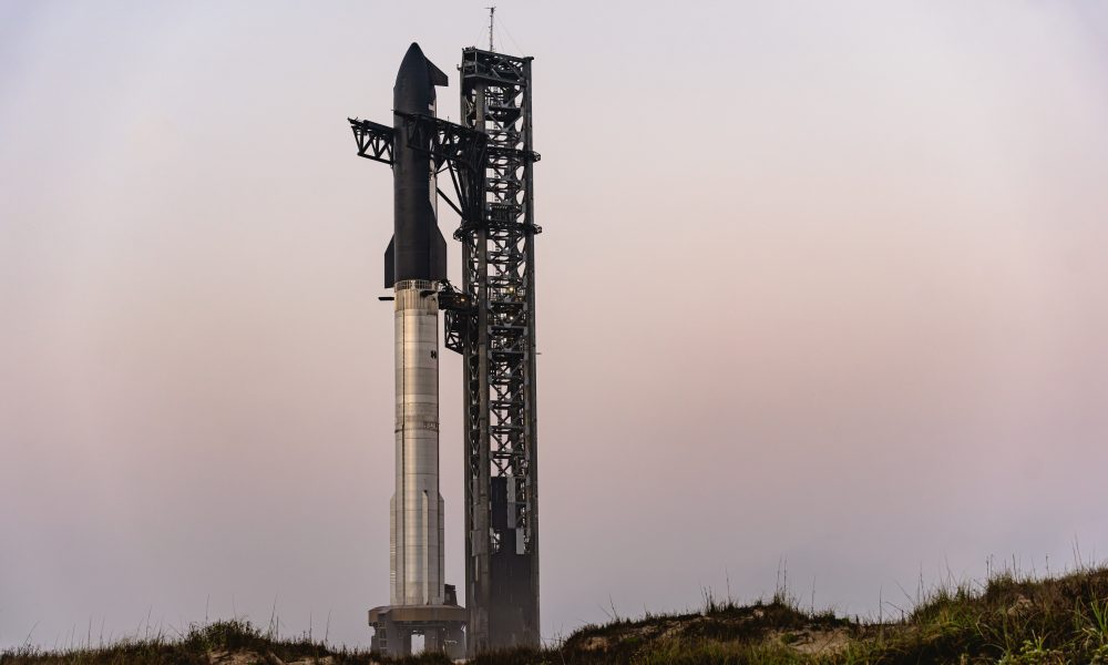 SpaceX starts offering Starship services for Mars, and it already has its first customer