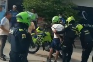 Hombre agredió a policía y desató la furia de uniformados que lo sometieron a golpes y taser