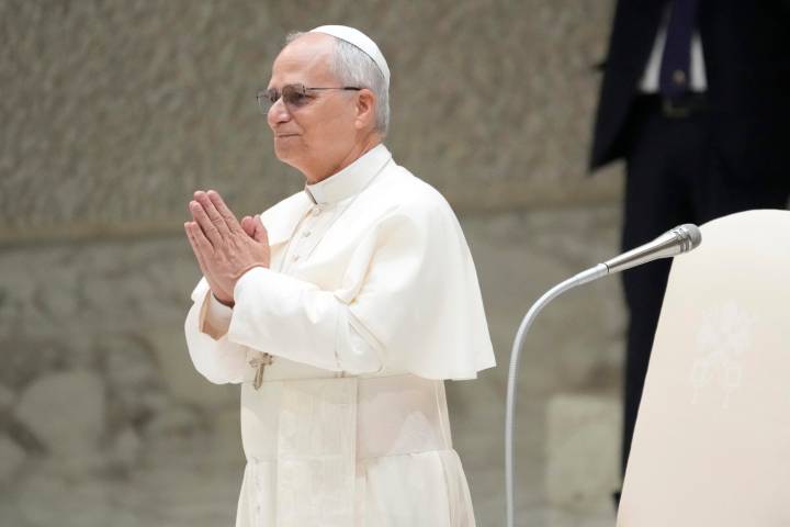 US Rep. Vicente Gonzalez meets with Pope Leo XIV in Vatican City
