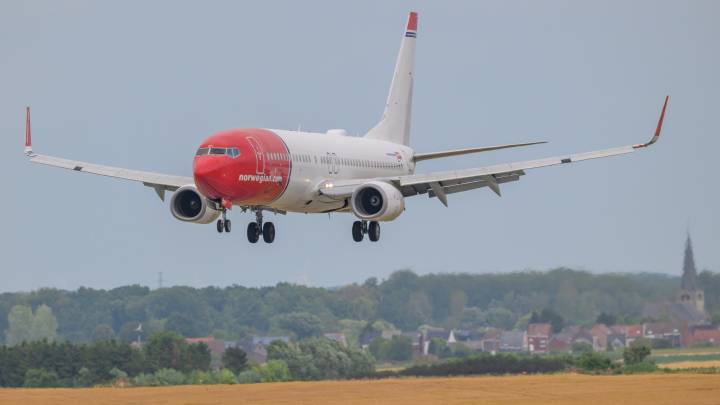 Passenger plane’s tyre EXPLODES on takeoff forcing Boeing 737 with 181 on board into dramatic emergency landing