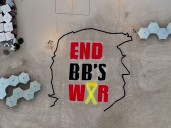 Huge sign on Tel Aviv beach tells Trump to ‘end BB’s war’