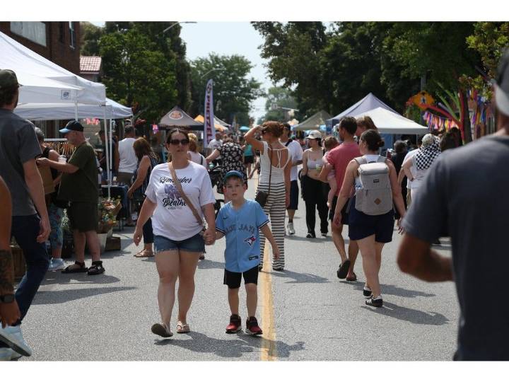 Windsor's Dropped on Drouillard street festival draws thousands to Ford City
