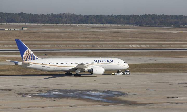 United Airlines suspende vuelos en aeropuertos de EE. UU. por un “problema técnico”
