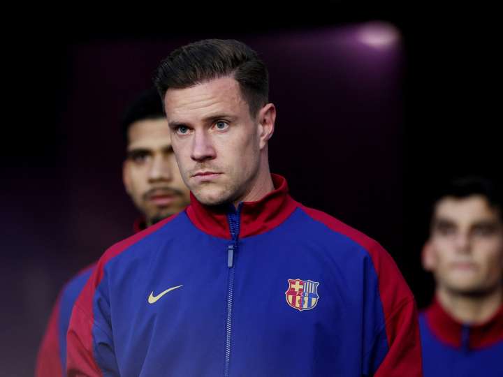 Barcelona’s ter Stegen loses captaincy while Lewandowski woes continues