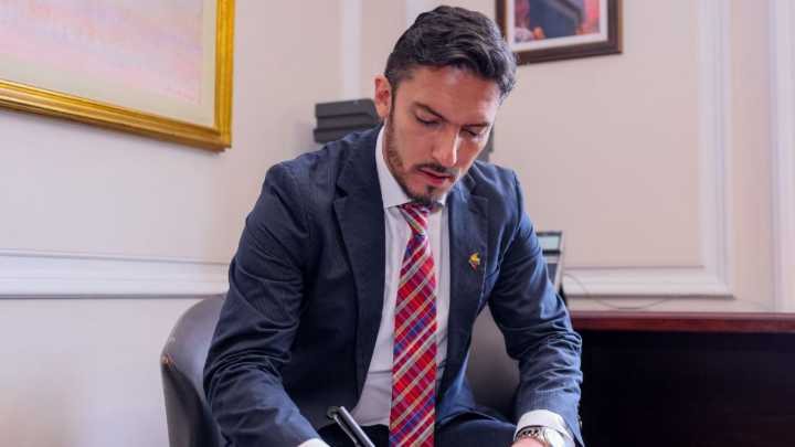 Juan Carlos Florián asume como nuevo ministro de Igualdad
