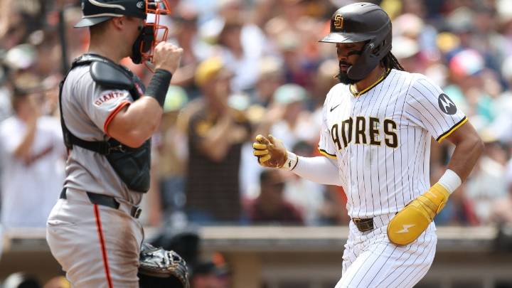 Padres take advantage of Giants mistakes, setting up another 1st place showdown with the Dodgers
