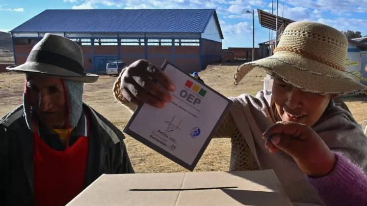 Elecciones en Bolivia: cierran las urnas y empieza el conteo de votos; se eligen presidente, vicepresidente y miembros del Legislativo
