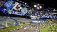 Hinchas de Millonarios protestaron lanzando zapatos al terreno de juego; esto fue lo que pasó