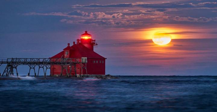 Sturgeon Moon and planetary alignment arrives in August