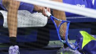 "Los niños atrás viendo": duras críticas a tenista que destruyó violentamente su raqueta en el US Open y al que le piden buscar ayuda