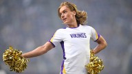 Vikings' male cheerleaders stir debate on social media