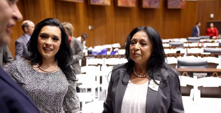 Phoenix lawmaker, daughter tried to smuggle box cutter into school