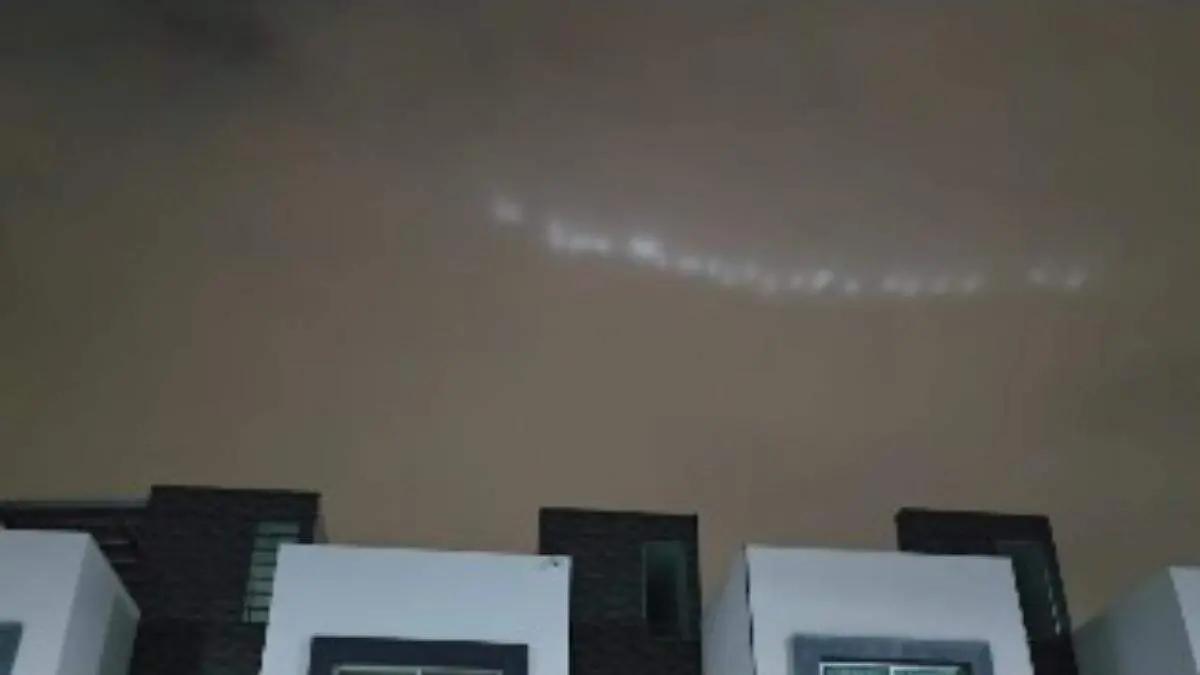 Captan misteriosas luces sobre el cielo de Puebla y desatan ola de teorías en redes