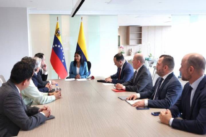 Venezuela y Colombia revisan hoja de ruta para la venta de Monómeros