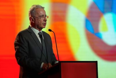 Senador estadounidense Bernie Moreno se reúne con el condenado expresidente Álvaro Uribe