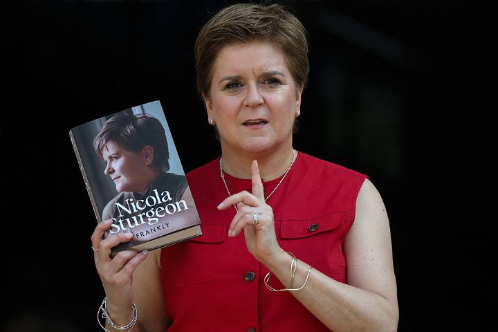 Tories accuse Sturgeon of breaking ministerial code over indyref2