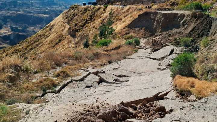 Mirador del Colca sin acceso por tres días por hundimientos en la carretera AR