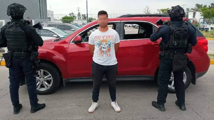 Policía Municipal recupera vehículos con reporte de robo y detuvo a un hombre, en Celaya