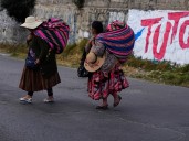 Los bolivianos eligen presidente en una elección que podría marcar un giro a la derecha después de 20 años