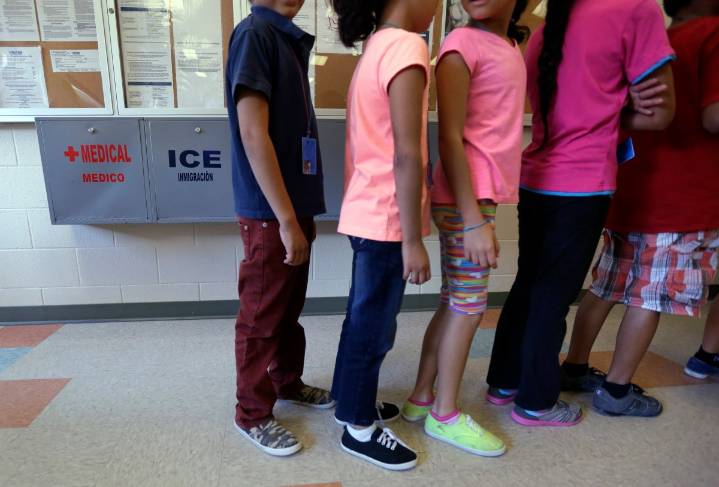 Preocupación por el trato de los niños indocumentados en los centros de detención de ICE