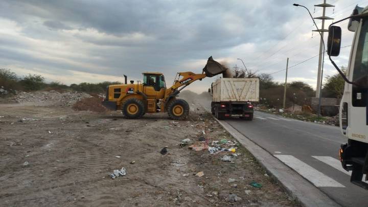 Limpian la Costanera Este y prometen construir un Parque Lineal en la zona
