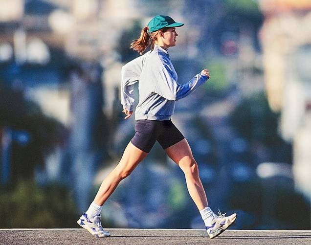 Caminar rápido solo 15 minutos al día reduce en casi 20 % el riesgo de muerte, según estudio