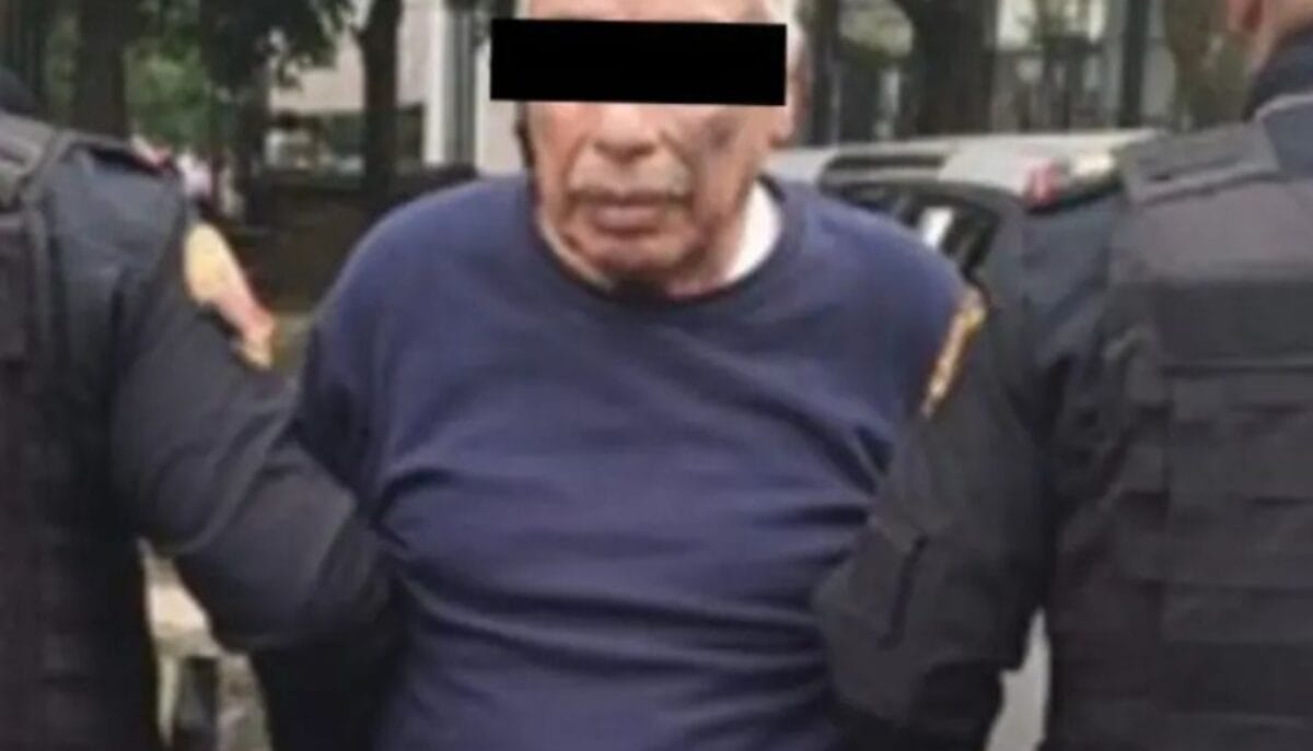 Abuelo cochino: sorprenden a viejito tocándose frente a menores en cine