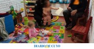 Rescataron tres nenas de 11 meses, 2 y 3 años que estaban solas: detuvieron a su padre y buscan a la madre