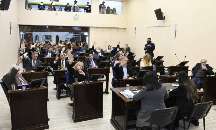 Vera explicó las reformas incorporadas a la Constitución sobre paridad de género y políticas de seguridad pública