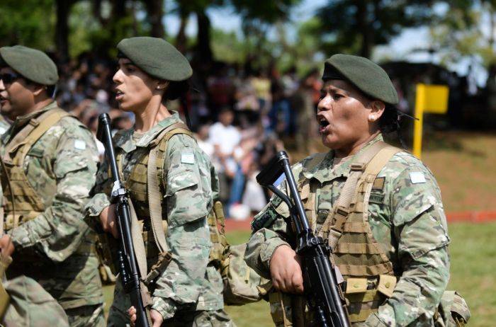 El Gobierno prepara un sistema de descuentos y beneficios para militares y sus familias