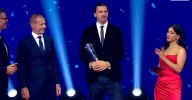 Zlatan Ibrahimović recibe el Premio Presidente de la UEFA