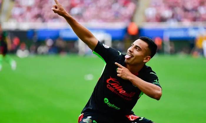 FC Juárez alarga agonía de Chivas en Liga MX