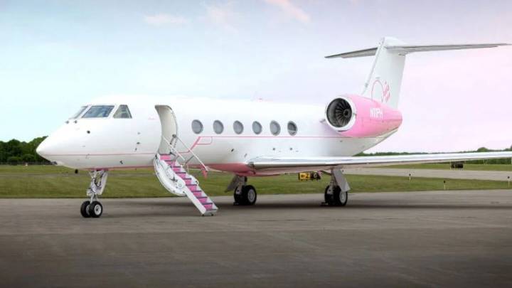 Paris Hilton estrena jet privado; así es por dentro