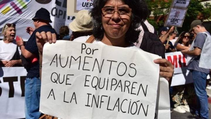Sueldo licuado: la mayoría de los sectores pierde contra la inflación en el primer semestre