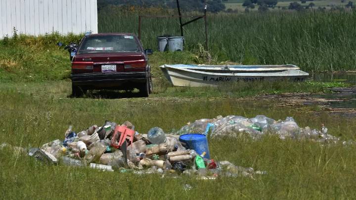 Retiran varias toneladas de basura de la represa Atlangatepec