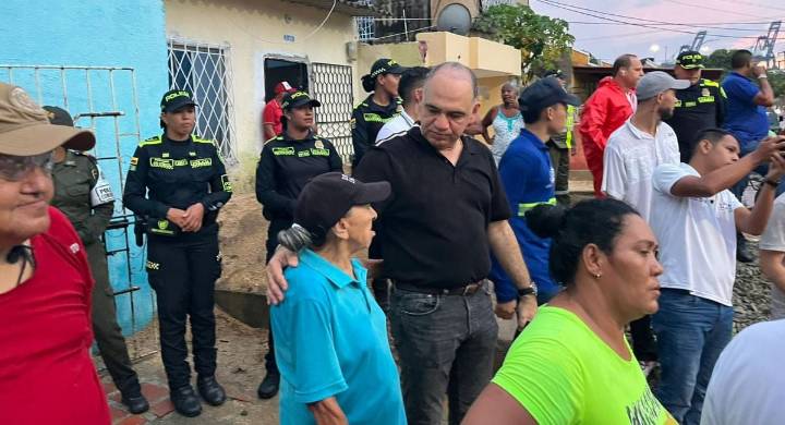 Censo final de damnificados en Santa Marta: 3.711 familias afectadas en 71 barrios Mientras que sigue la entrega de ayudas humanitarias, se han retirado más de 9.000 toneladas de lodo y escombros de l