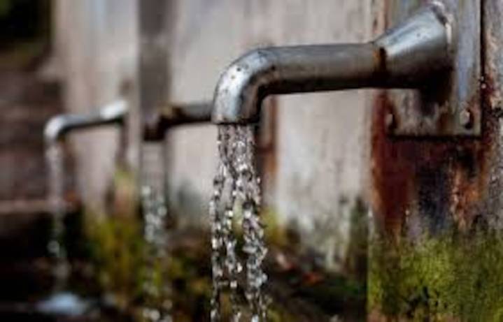 Un sistema de ultrasonidos extrae un plástico común del agua potable
