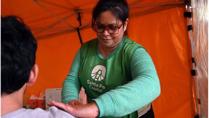 #ModoVacuna: la campaña de vacunación itinerante llega a las escuelas de la ciudad
