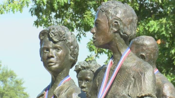 Arkansas leaders and community honor 20th anniversary of Testament: The Little Rock Nine Monument
