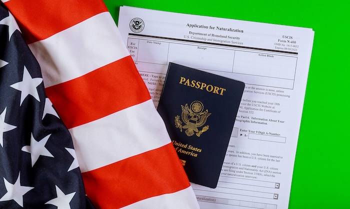 ¿Cómo obtener residencia permanente en corte de Inmigración?
