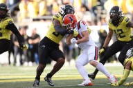 Jerry Mixon ready to step up as Oregon's third inside linebacker in 2025