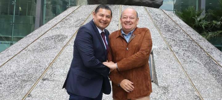 Puebla recibirá apoyo de Pemex: gasolina, diésel y 3,500 toneladas de asfalto