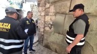 Cusco: Policía detiene a una mujer acusada de pintar grafiti en muro inca a dos cuadras de la Plaza Mayor