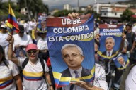 Tribunal colombiano ordena liberar a expresidente Uribe mientras apela condena 