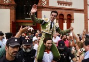 Rufo vuelve a abrir la Puerta Grande de El Bibio